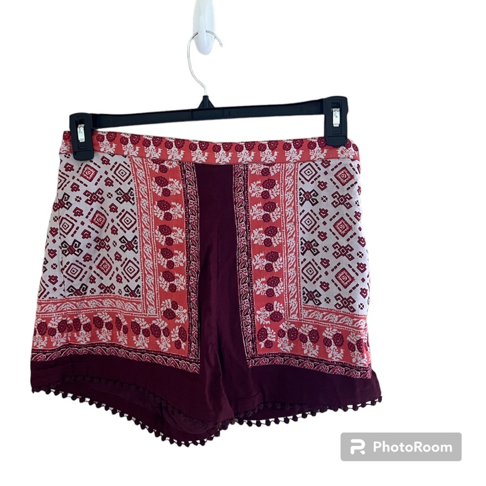 ◻️HOLLISTER: Junior girl size 7, multicolor patterned shorts w/embroidered hem◻️